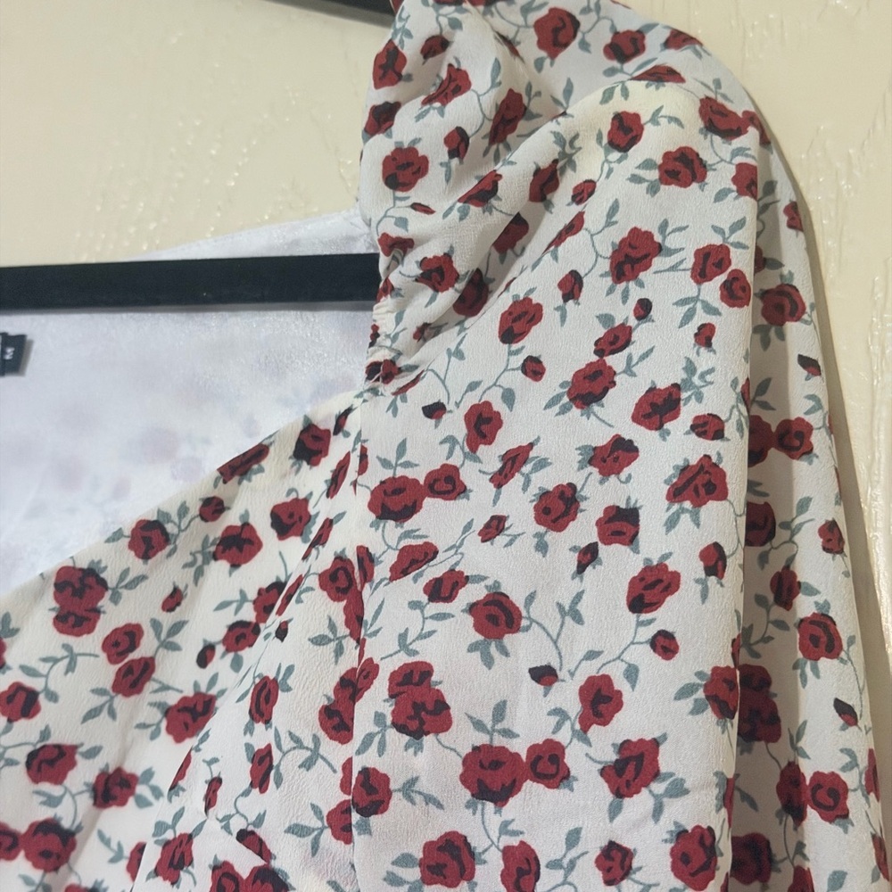 Brandy Melville Red and White Floral Blouse - Picture 5 of 8